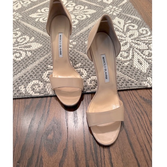 COPY - Manolo Blahnik Patent Leather Heels - Picture 5 of 9